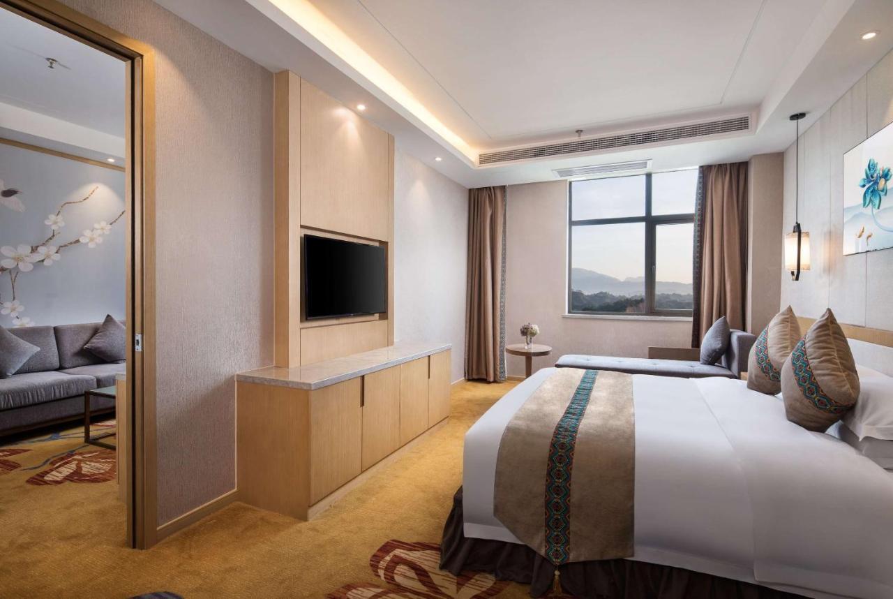 מלון Ramada Plaza By Wyndham אנשי מראה חיצוני תמונה