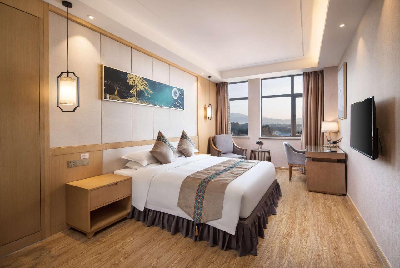 מלון Ramada Plaza By Wyndham אנשי מראה חיצוני תמונה
